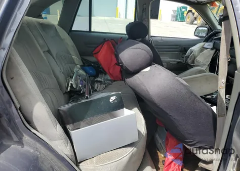 1997 Ford Crown Victoria Lx z USA, uszkodzony, nr VIN 2FALP74WXVX134156